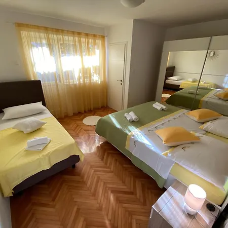 Darija With Private Pool Apartman Kastela