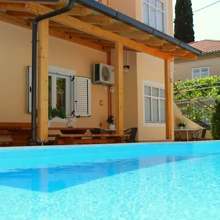 Apartman Darija With Private Pool Kastela