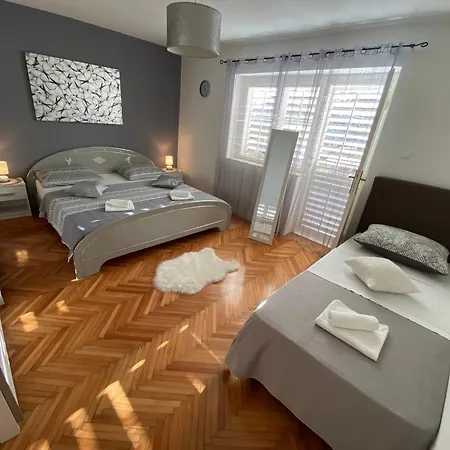 Darija With Private Pool Apartman