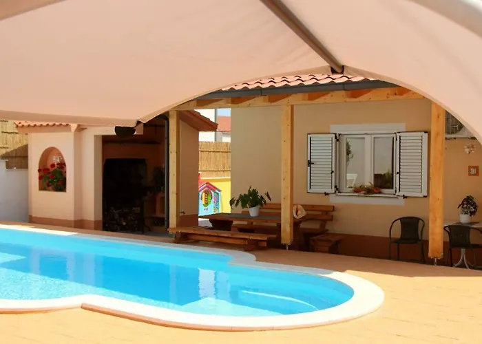 Darija With Private Pool Apartman