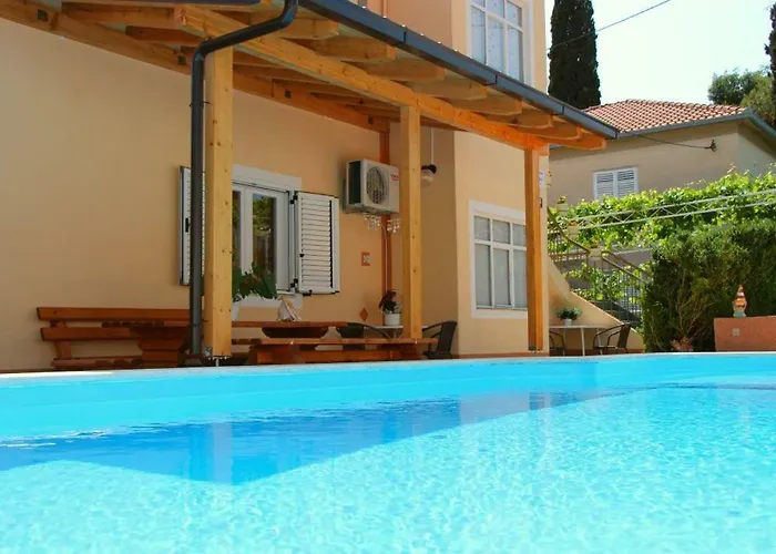 Apartman Darija With Private Pool Kastela